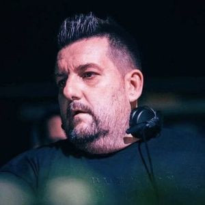 DJ Napo en cabina